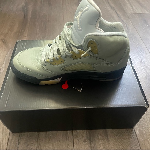 Air Jordan 5 Retros - Picture 2 of 2